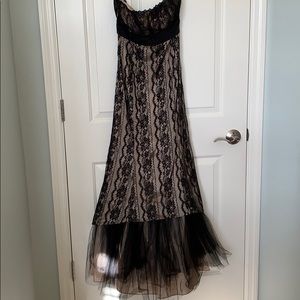 Strapless Floorlength Lace Gown- Size 6